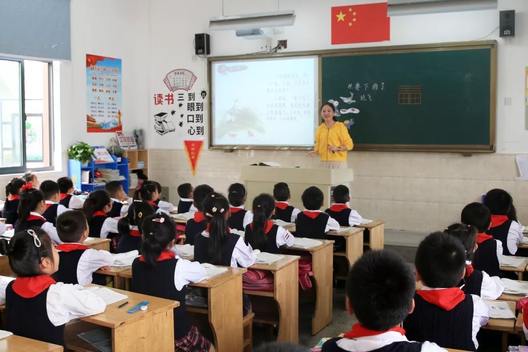 兴仁县小学领导团队重塑未来教育新篇章